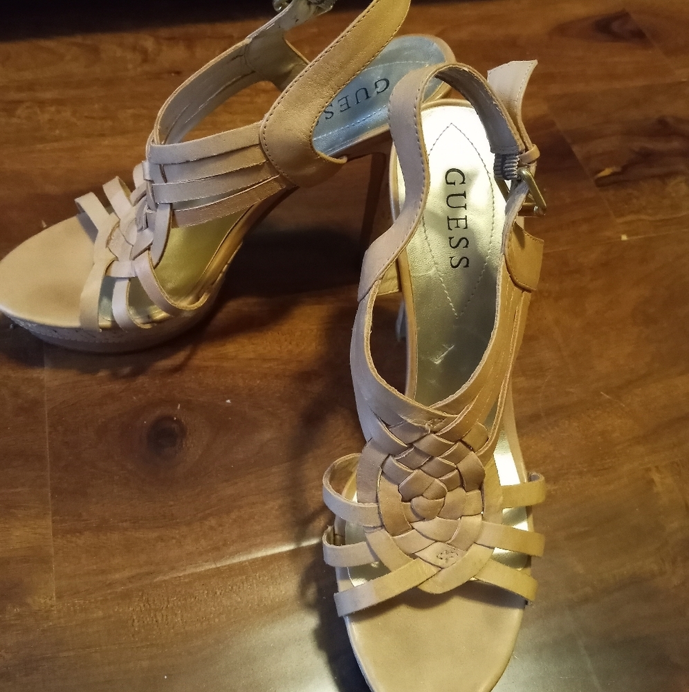 GUESS heels - Picture 2 of 3